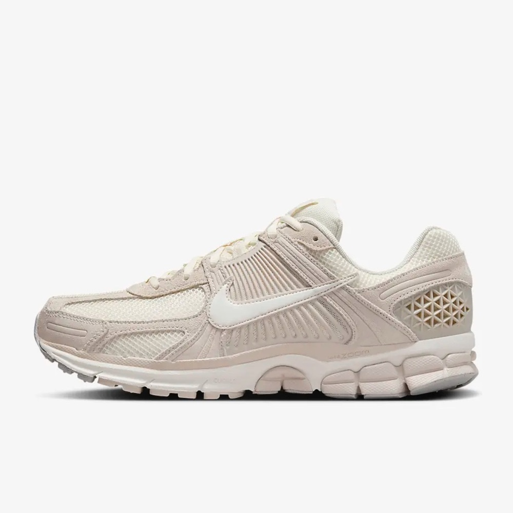 New in box, Mens Nike Zoom Vomero 5 in Orewood Size 8.5